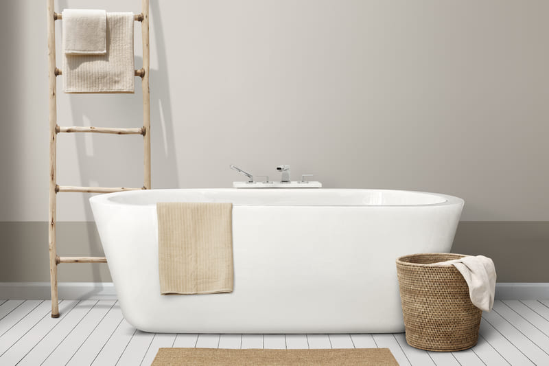 baño minimalista con textiles de baño